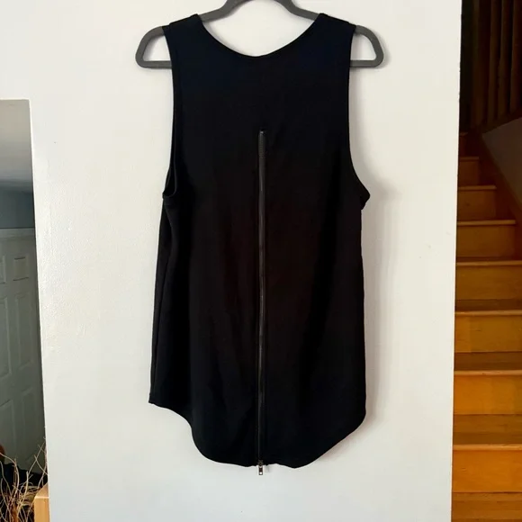 Classic Black Sleeveless Top - Picture 5 of 7